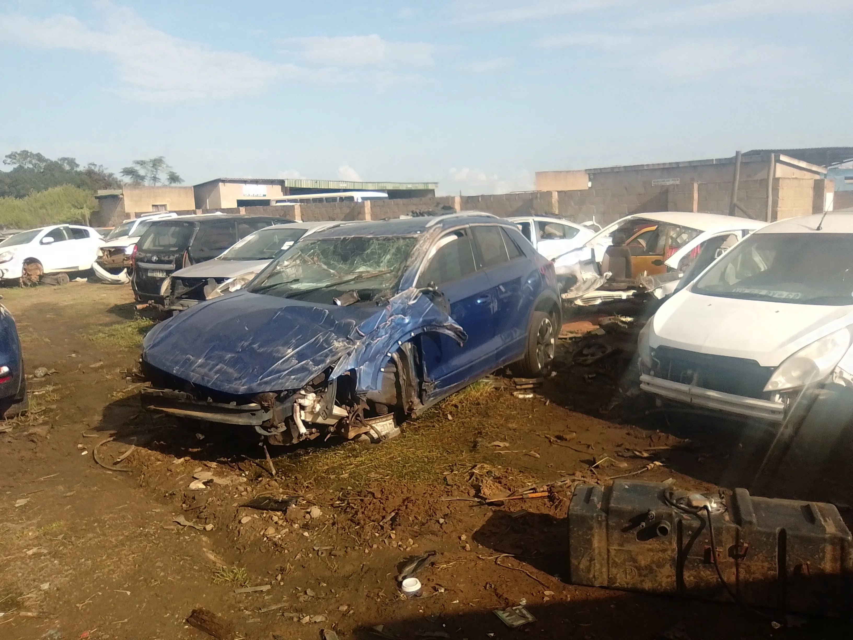 Maqimba scrapyard — accident-damaged vehicles ready for stripping